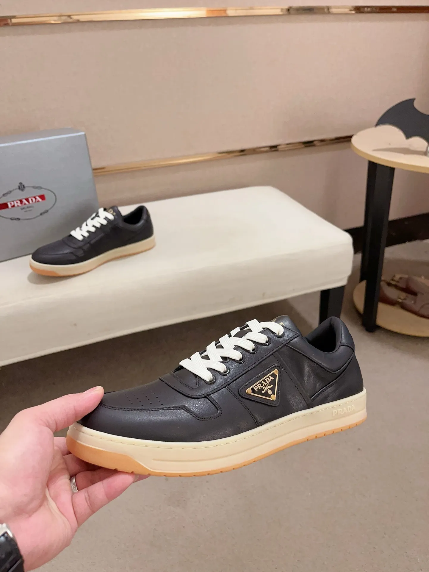 Factory price 540💰 ✔️✔️✔️High version High-quality new PRADA counters are available simultaneously, new men's shoes, 😘Material: Made of patent cowhide with breathable mesh. Inside: cowhide with breathable mesh 👍🏿 high-end ☄️ open-molded non-slip rubber outsole, exquisite lines, simple and elegant, comfortable and high-end for leisure travel. Code number: 38 to 44 (45 can be customized and 46 cannot be returned or exchanged)